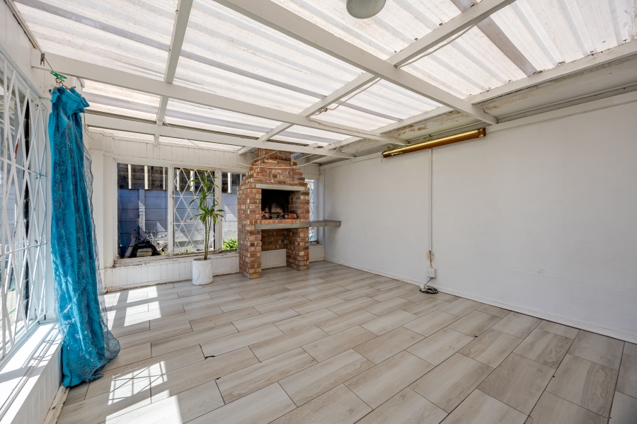 3 Bedroom Property for Sale in Bothasig Western Cape